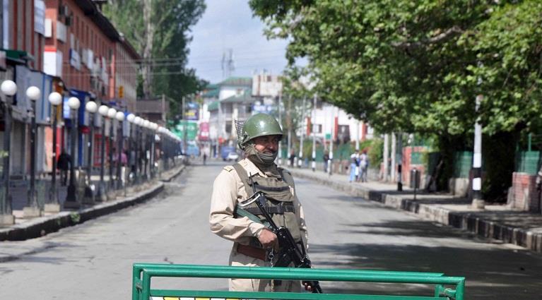 JRL’s Lal Chowk march foiled, Mirwaiz, JKLF leaders detained