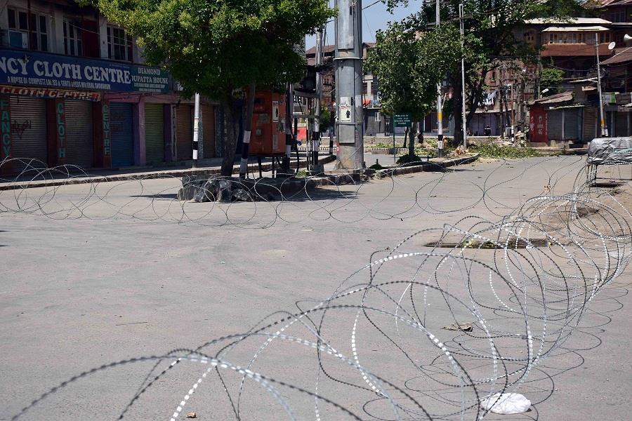 Valley shuts to commemorate death anniversaries of Mirwaiz Farooq, Gani Lone