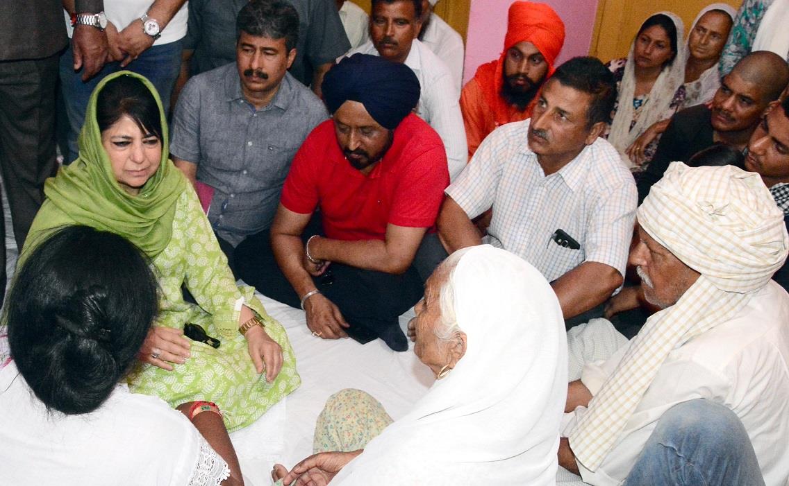 Mehbooba visits R S Pura, condoles with border shelling hit families