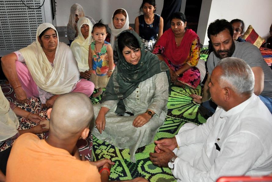 Mehbooba visits Jammu border areas, listens to shelling victims
