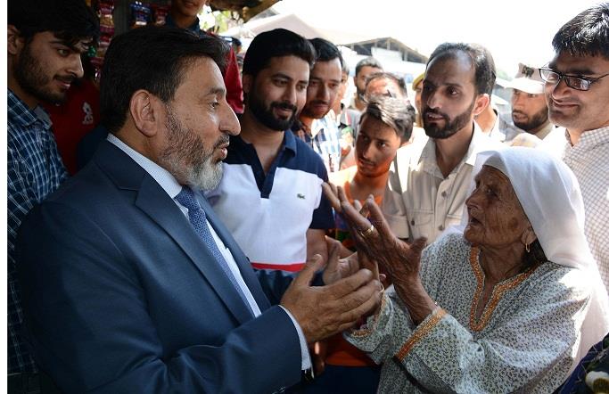 Altaf Bukhari visits Kursoo Rajbagh