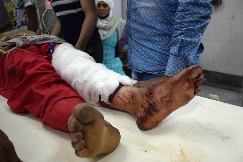 Twin grenade attacks injure scores in Shopian, Pulwama