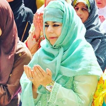 People in large numbers continue visiting CM residence, offer Eid greetings