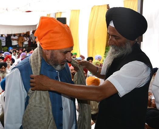 Altaf Bukhari pays homage to Guru Arjan Dev Ji on martyrdom anniversary
