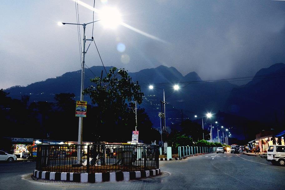 Governor reviews Civic amenities in Katra