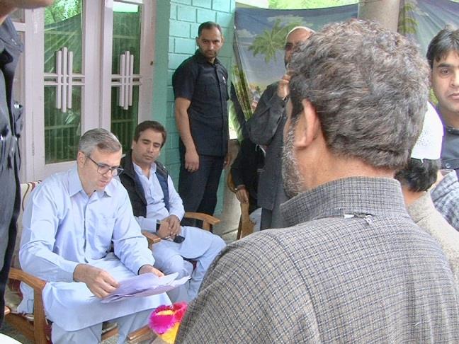 Omar seeks redressal of public grievances in Beerwah