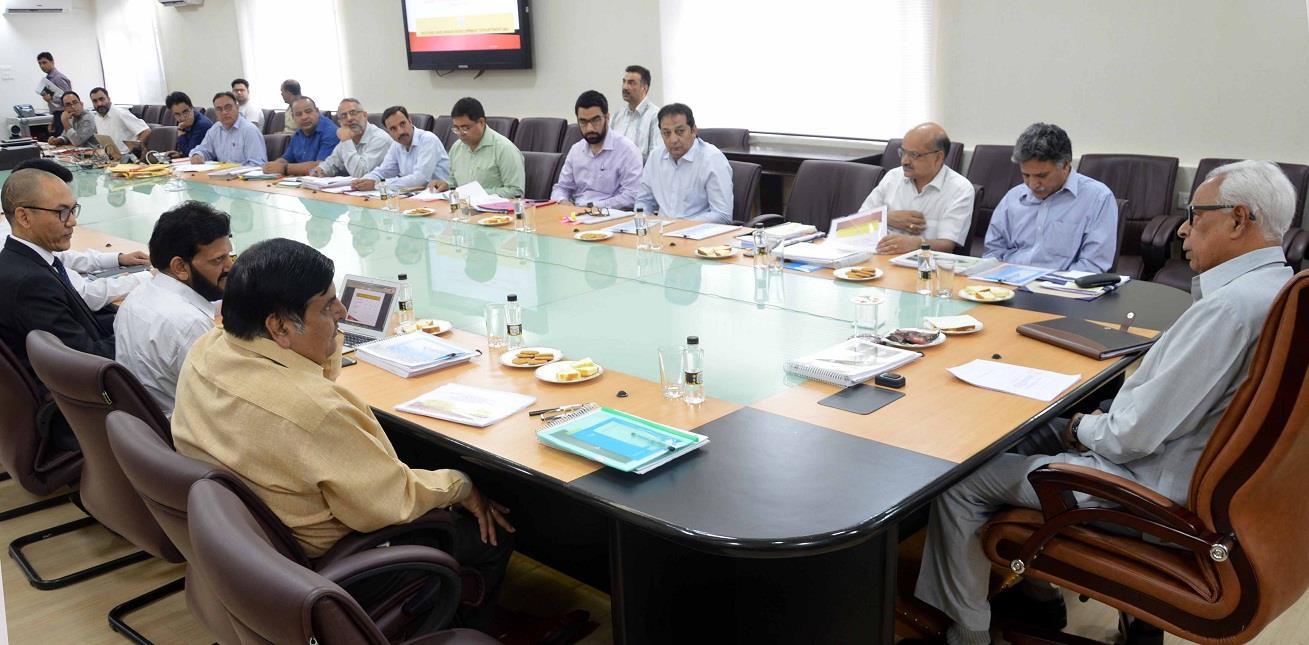 Governor reviews Master Plan preparation for capital cities, major towns in J&K