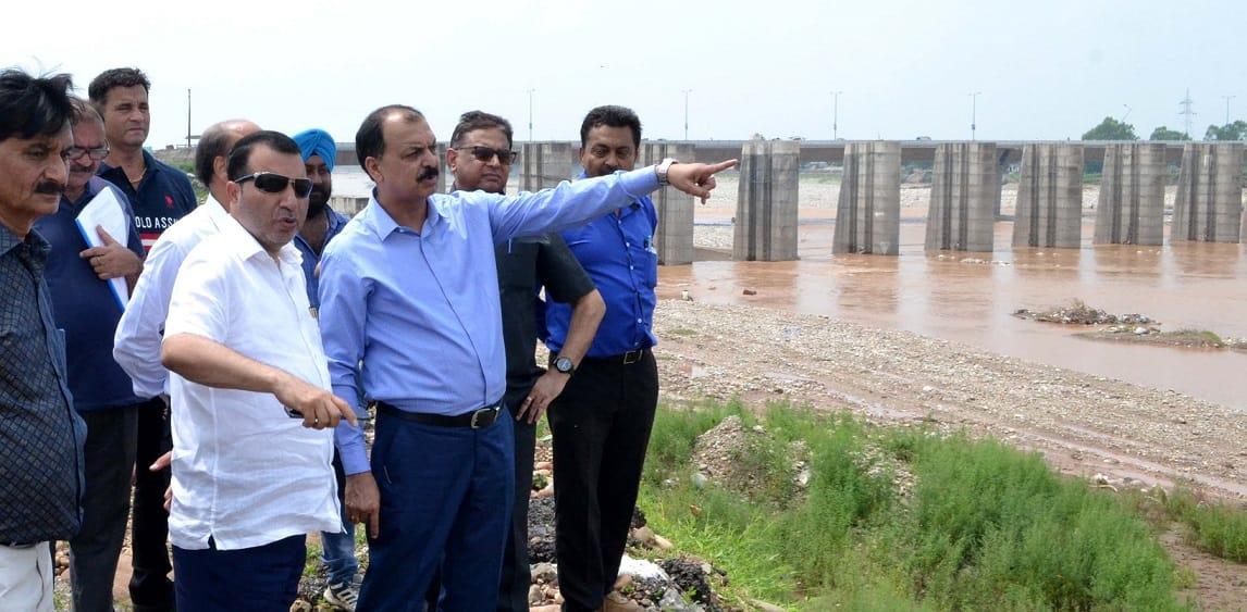 Farooq Shah reviews functioning of PHE, I&FC, Relief and Rehabilitation
