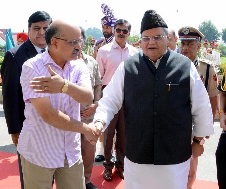 Guv meets top officials in civil secretariat
