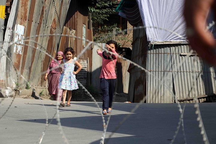 Kashmir shuts for day two, restrictions imposed in Srinagar