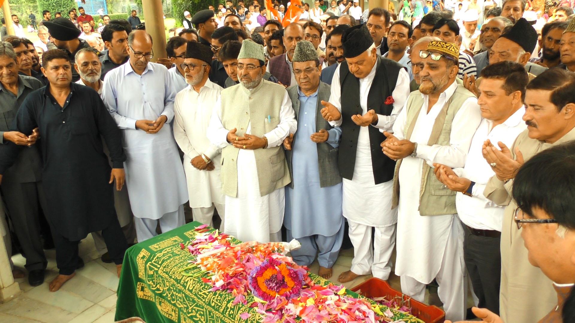 Fall in line on Article 35-A, 370 or we will boycott Lok Sabha, assembly polls: Dr Farooq