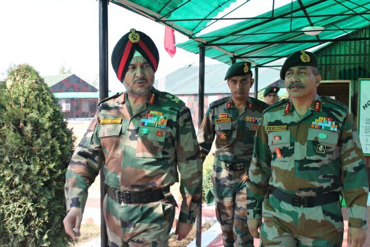 Northern Army commander reviews security in Kashmir