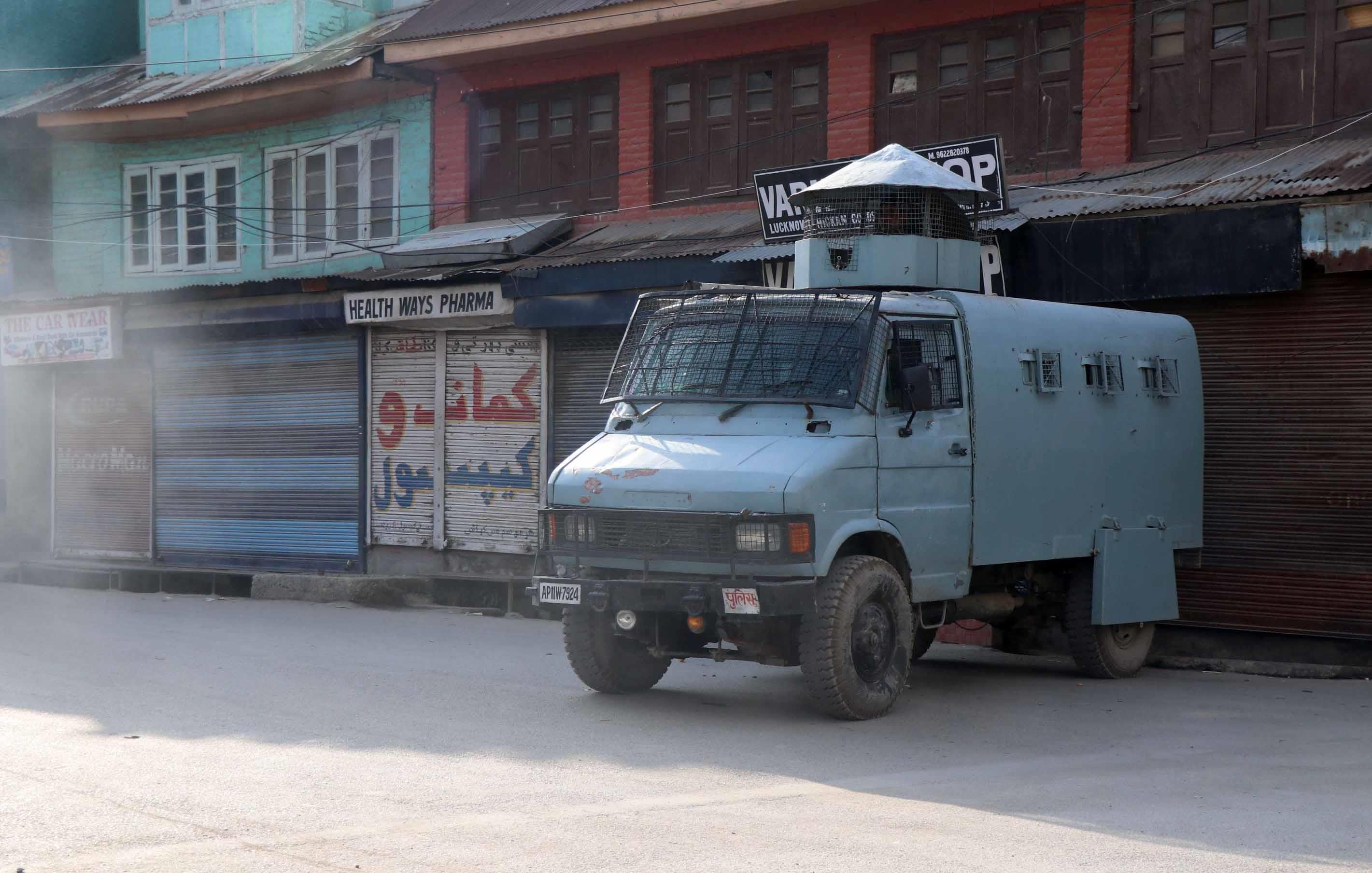 Kashmir parts shut on JRL’s call