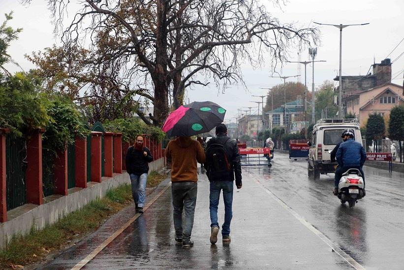 Higher reaches experience first snowfall, rains lash plains in Kashmir