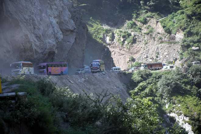Chennani-Udhampur track unsafe for travelers this winter