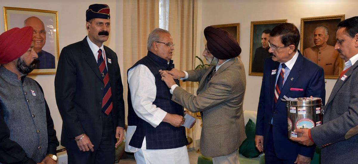 Governor celebrates Armed Forces Flag Day