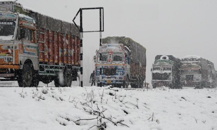 Kashmir out of bounds as fresh snowfall disrupts road, air traffic