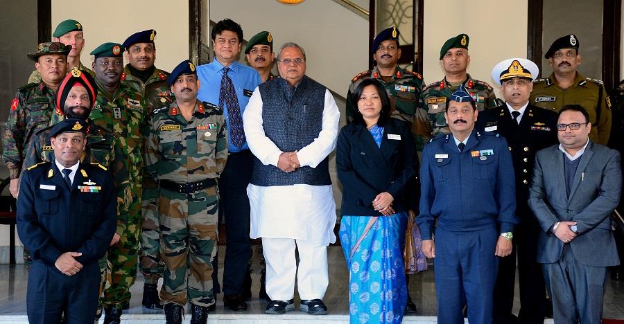 Group of Faculty, Course Members from National Defence College calls on Governor