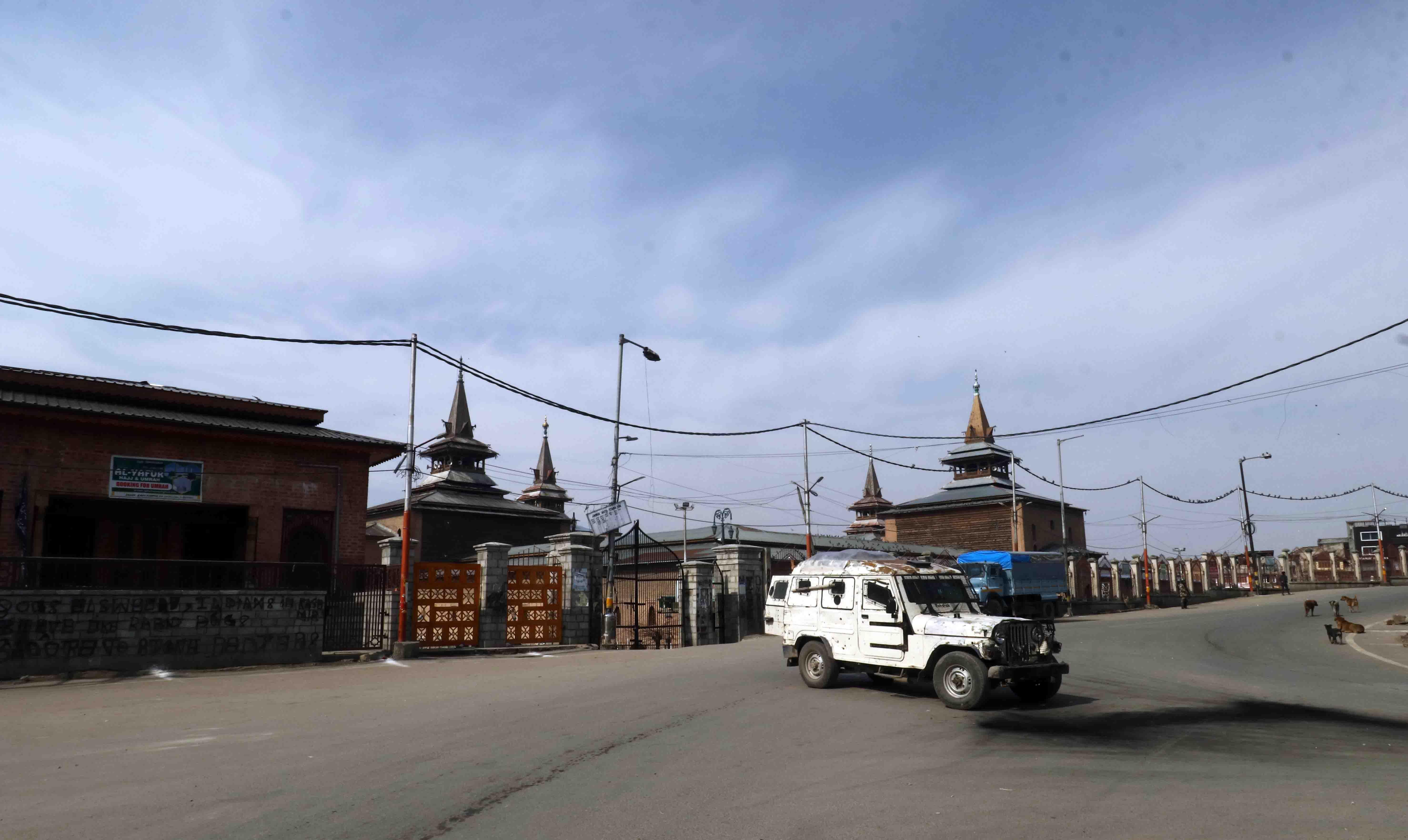Kashmir shuts against mass arrests, restrictions imposed in Srinagar areas