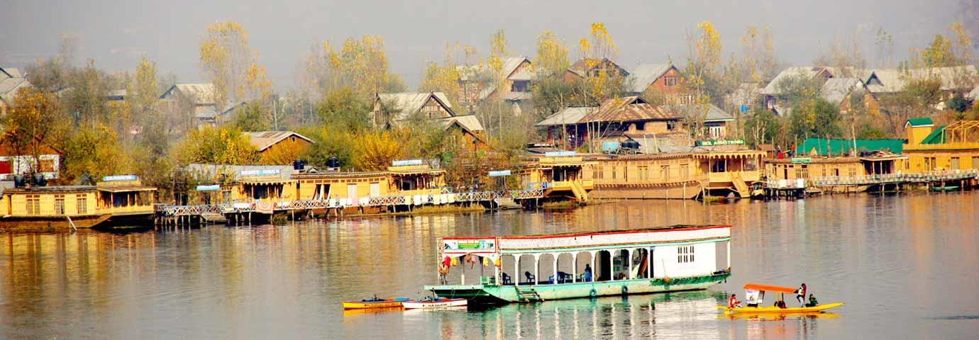 Rising India-Pakistan crisis hit badly tourism sector in Kashmir