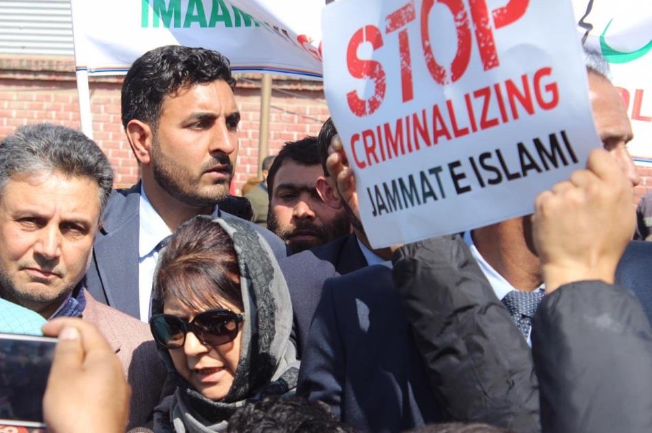 Mehbooba hits streets against ban on JeI, demands release of leaders
