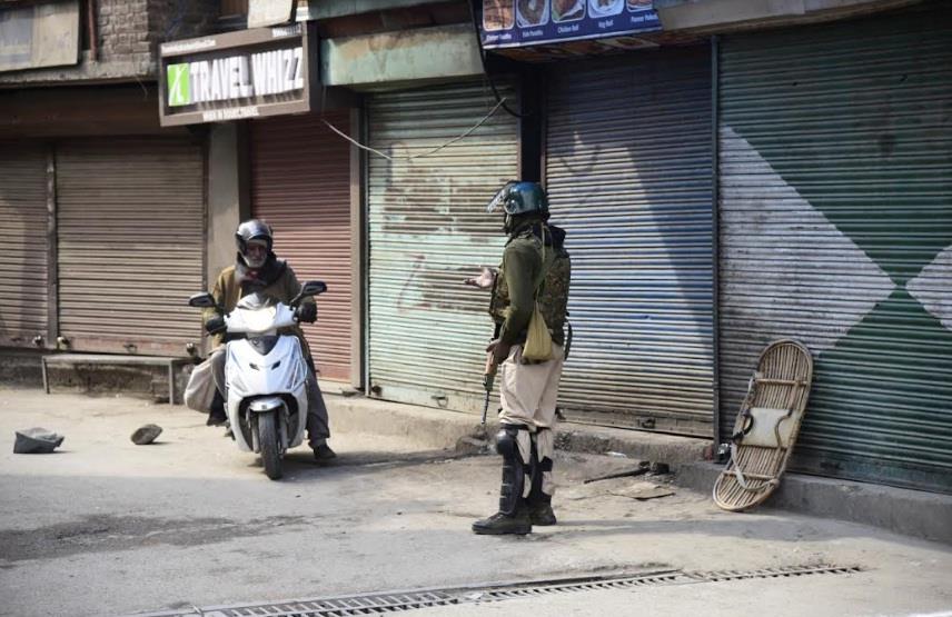 Kashmir shuts on JRL’s call, restrictions imposed in Srinagar areas