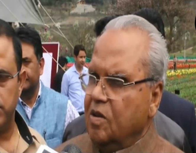 Don’t talk like separatists, you are leaders: Guv to mainstream parties