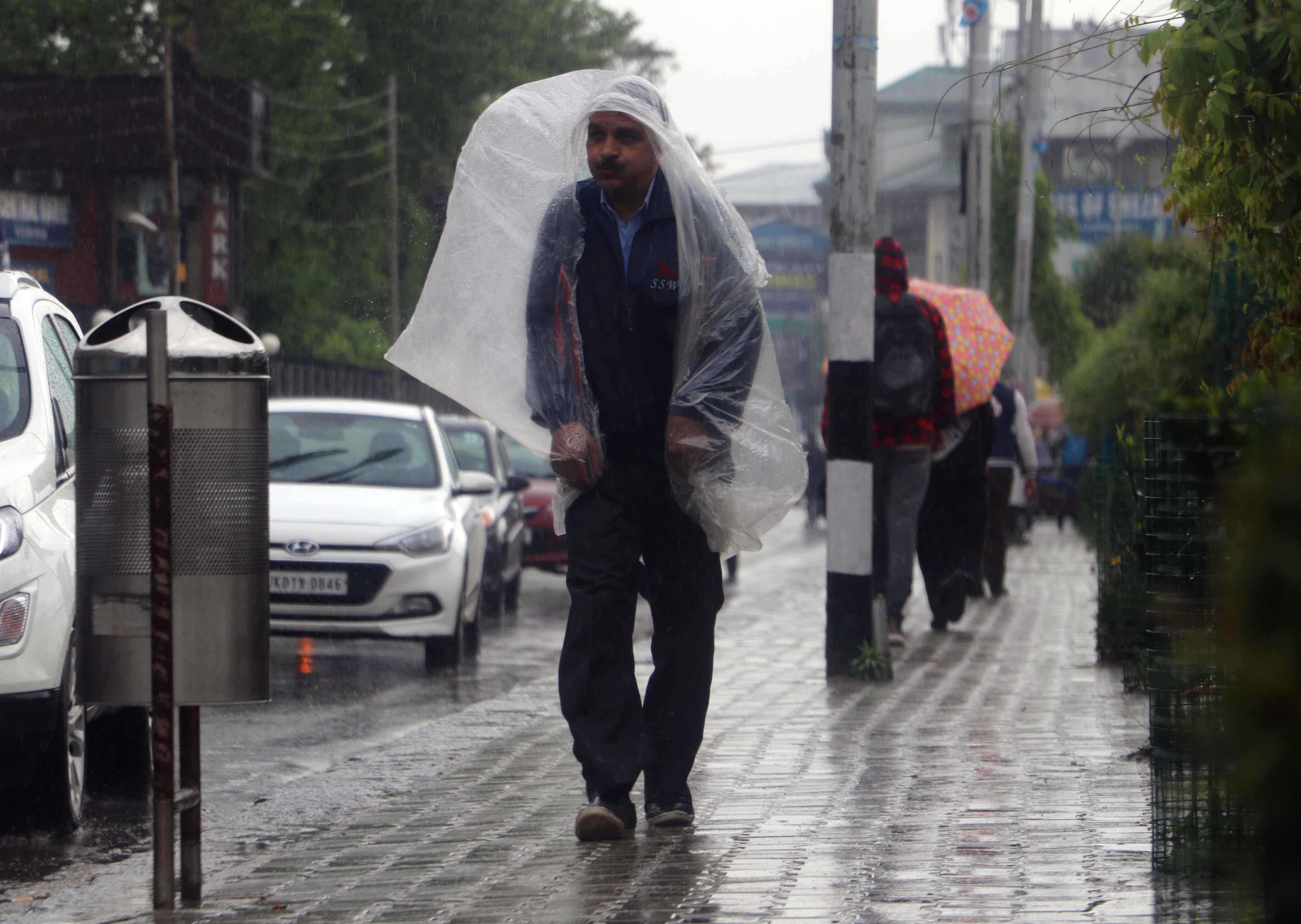 Intermittent rains lash Valley; MeT predicts improvement in weather from tomorrow evening