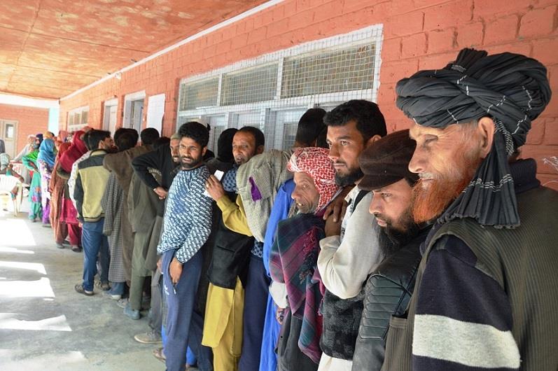 Amid shutdown, phase-II of LS polls for South Kashmir constituency culminates