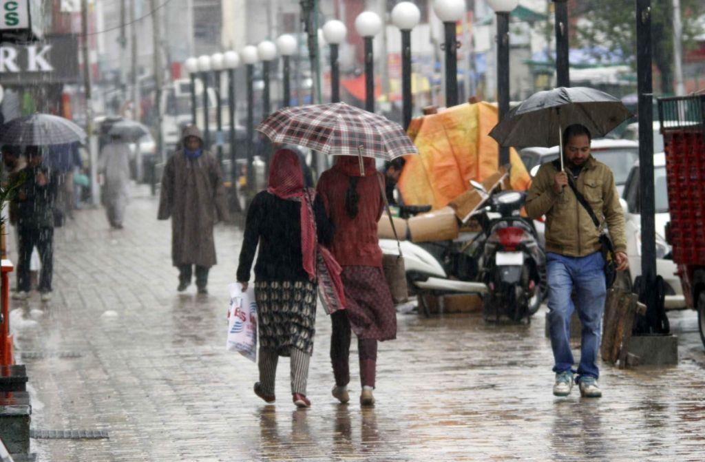 Weatherman predicts intermittent light rainfall till May 15