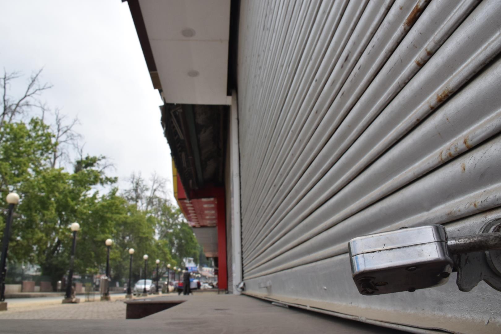 Kashmir shuts against killings, Friday prayers disallowed at Jamia Masjid