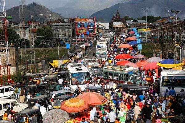Gridlock returns to Srinagar ahead of Eid