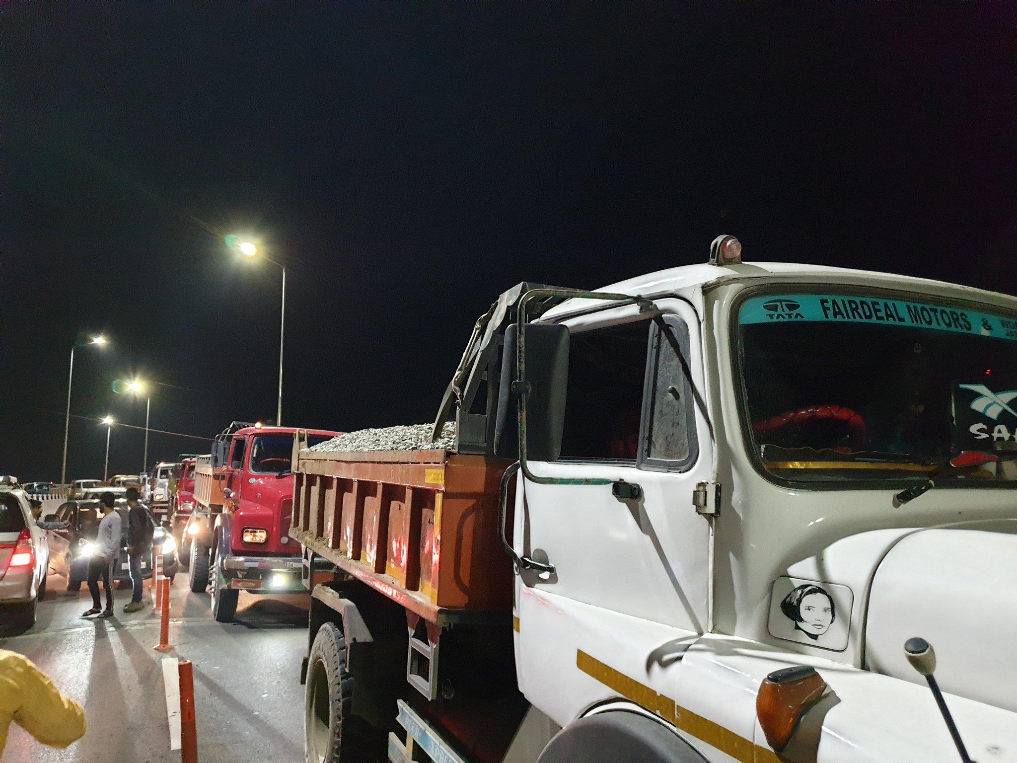 Srinagar administration seizes 100 tippers for violations