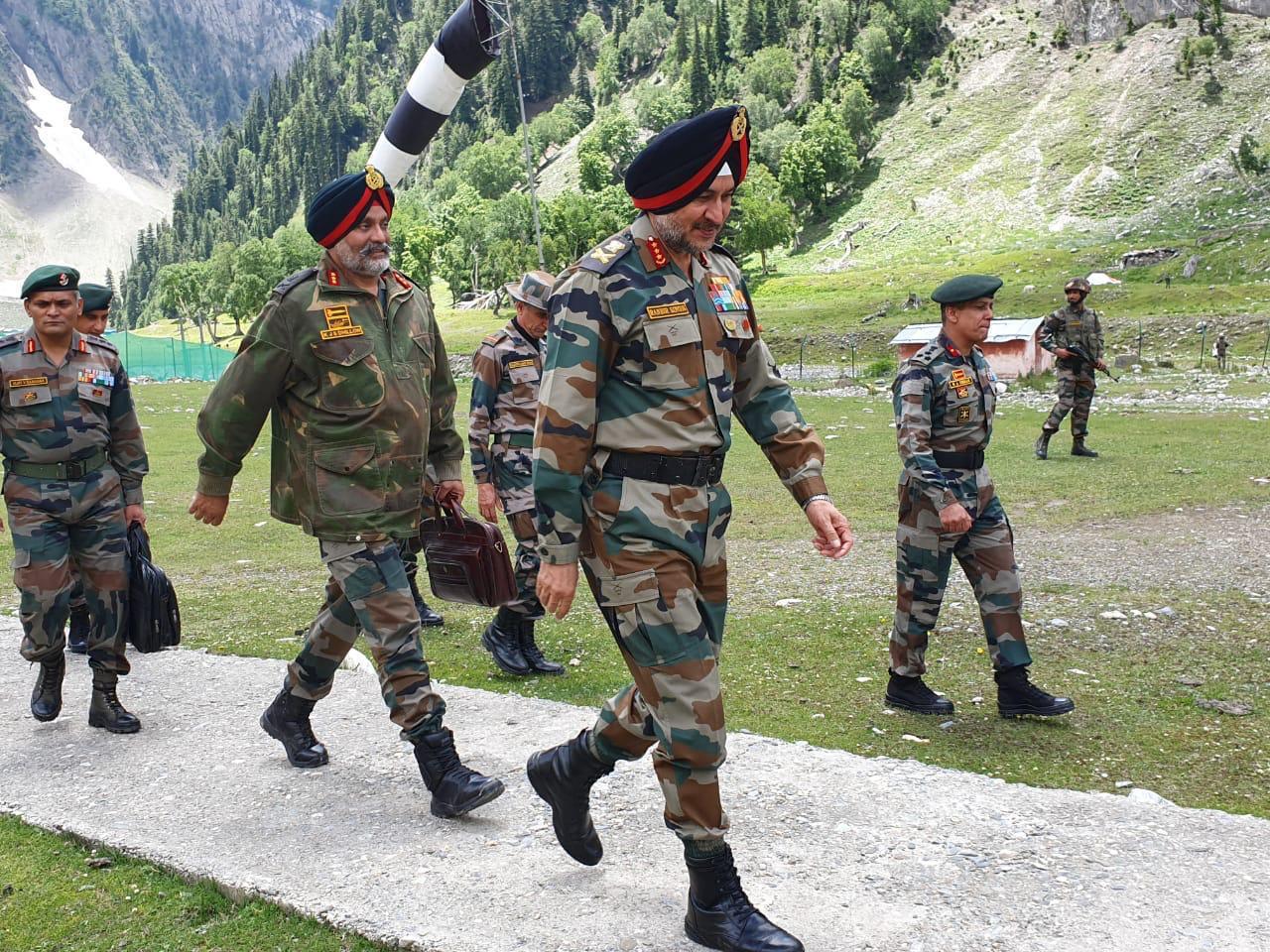 Northern army commander reviews Amarnath Yatra security