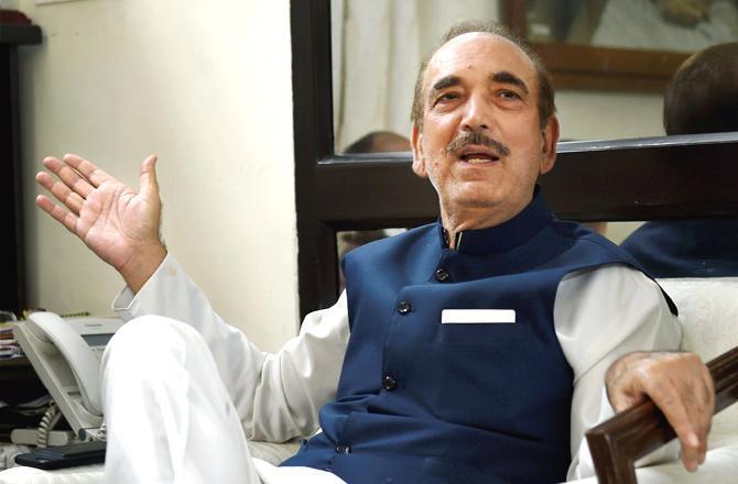 Azad chairs Congress meeting in Srinagar