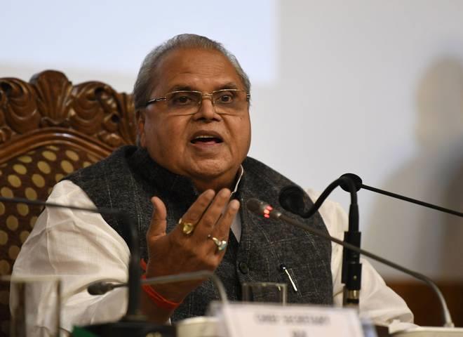 Governor reassigns departments to Advisors