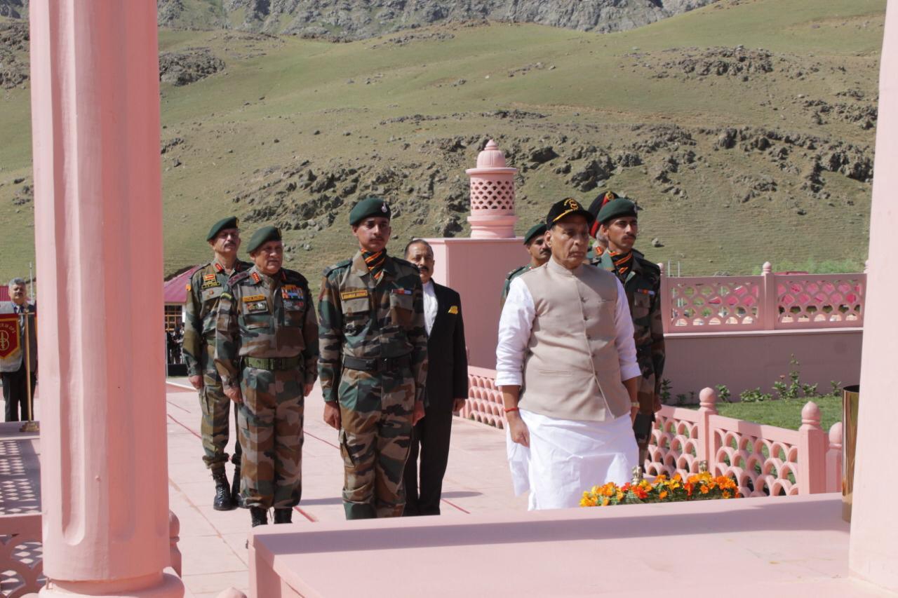 Rajnath Singh lays wreath at Kargil war memorial