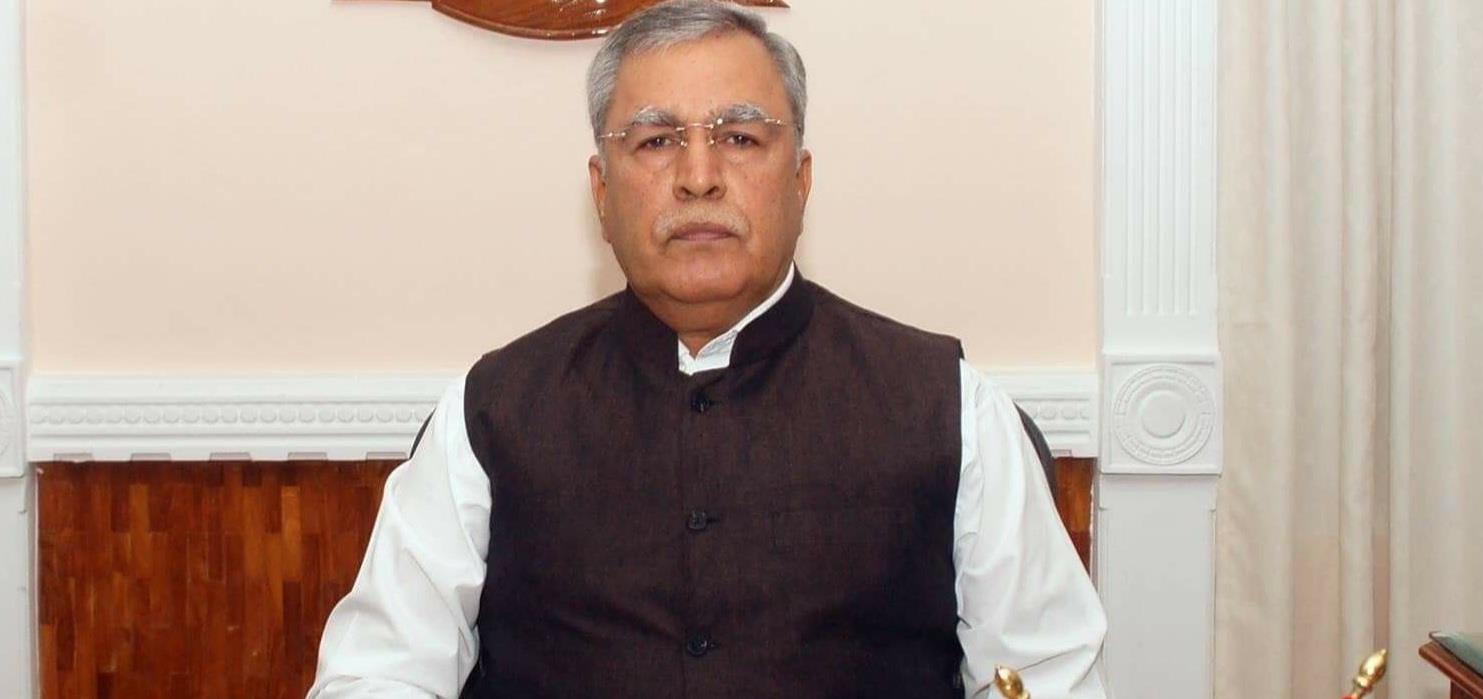 Farmers effected due to snowfall to be compensated after proper assessment: Advisor Khan