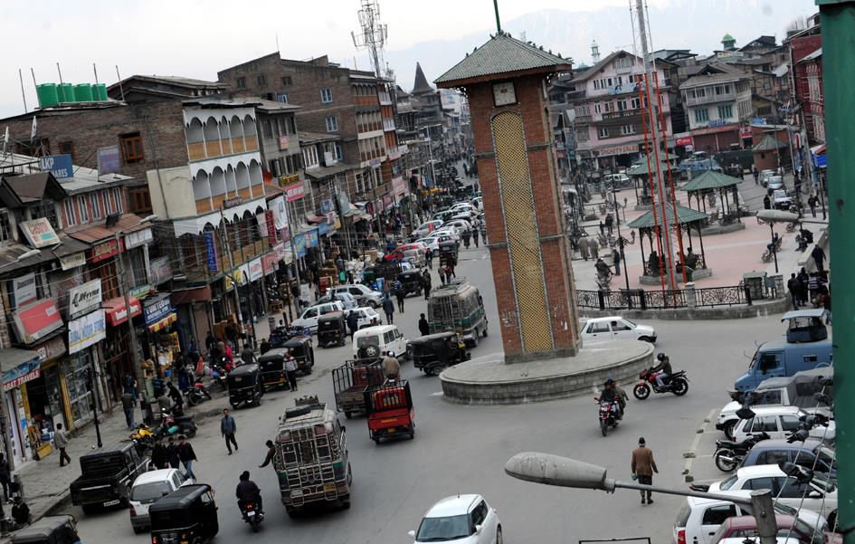Lal Chowk traders demand adequate parking facility