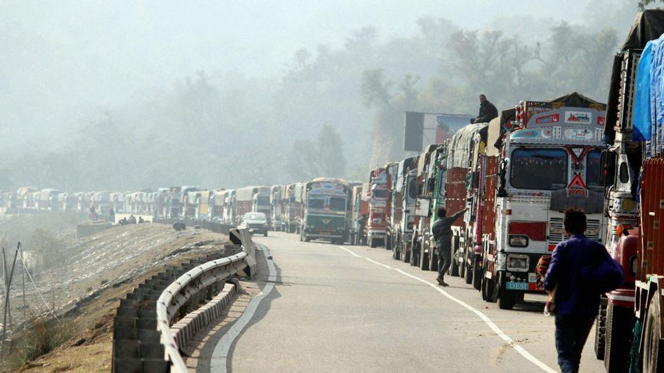 Srinagar-Jammu highway remains closed for 4th day