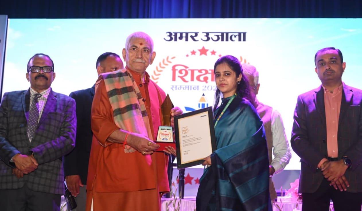 LG Sinha addresses "Amar Ujala's Inspirational Teachers Award" Ceremony