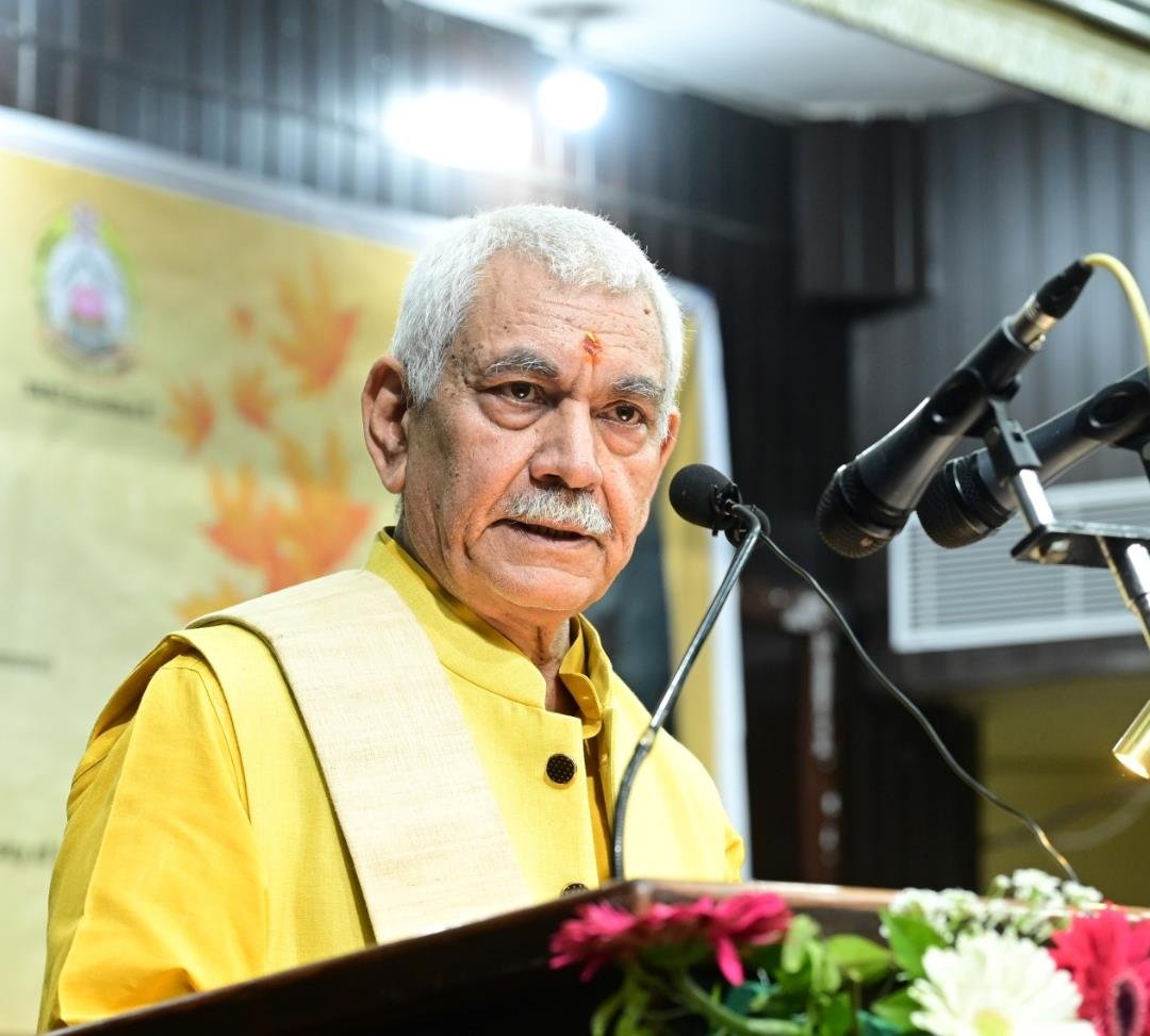 Return of Kashmiri Pandits with Dignity is Modi Govt's Commitment : LG Sinha
