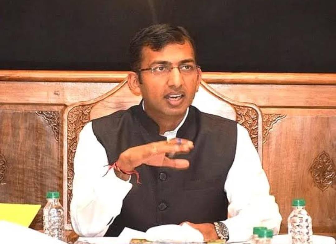 Sufficient fuel stocks in Kashmir, no need to panic: Div Com