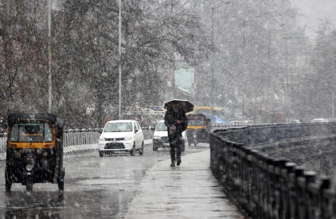 Light Rain, Thunderstorms Likely in J&K Over Coming Days: MeT