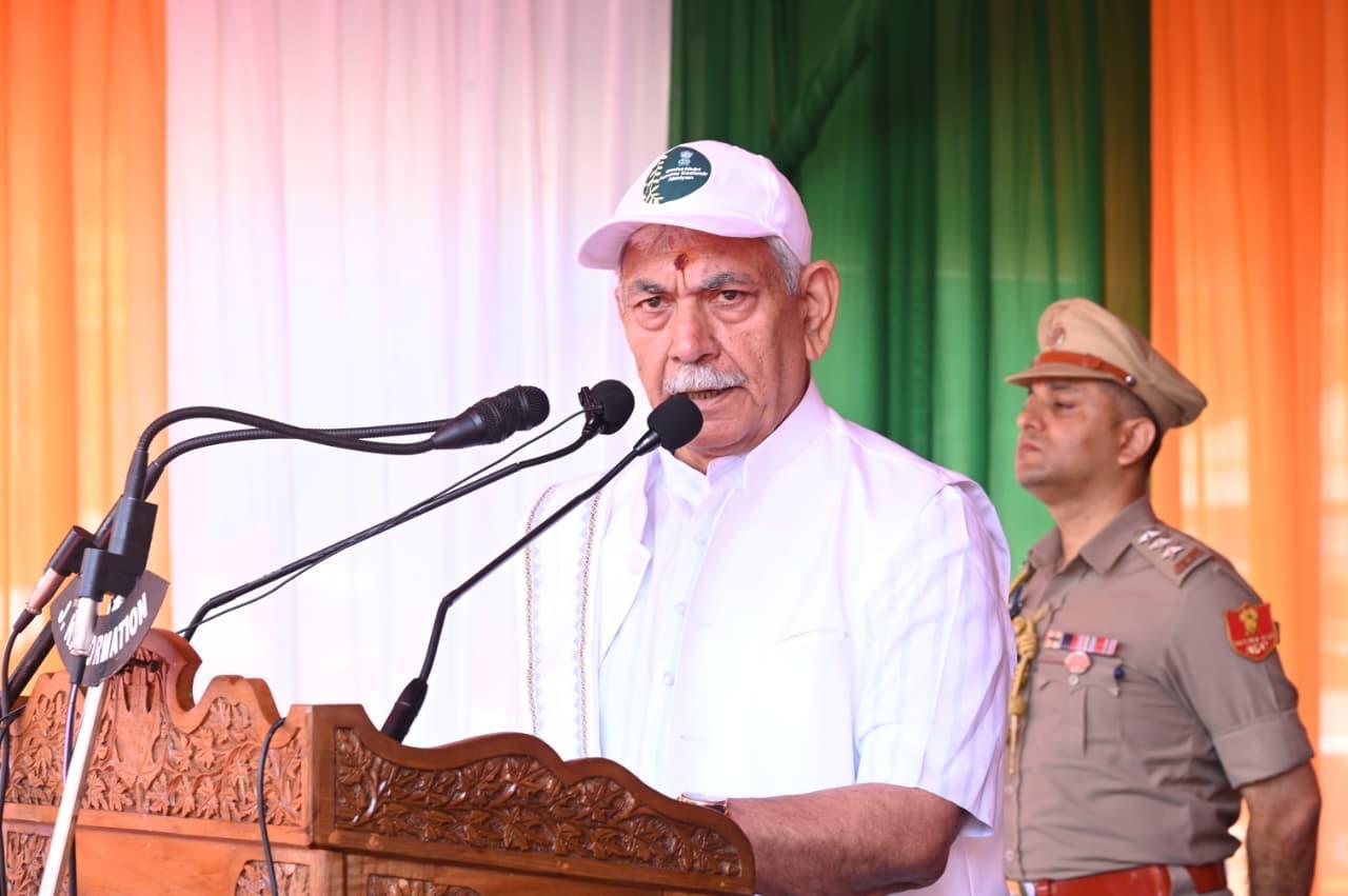 1,128 held, 100 properties attached in 55 days; LG Sinha joins 'Drug-Free J&K' march in Ganderbal
