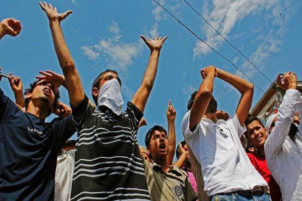 Students of Uri School protest against shortage of teachers