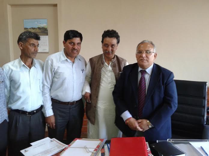 Non Gazetted Employees Association SKIMS call on CS