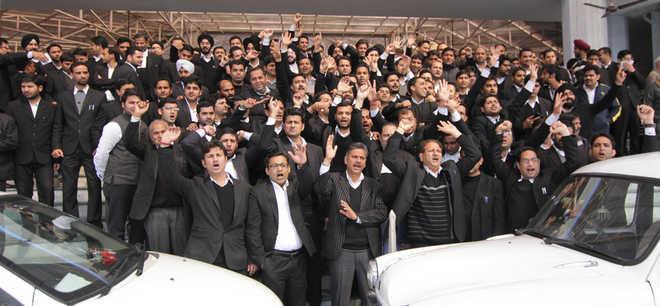 Bar Association Kupwara on strike, demand transfer of DC