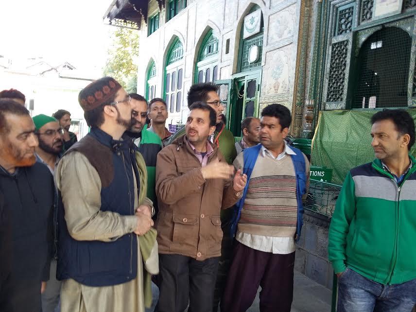 Mirwaiz released from house arrest