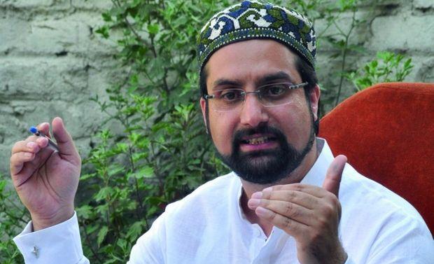 Mirwaiz speaks to Gowhar’s family to express condolence